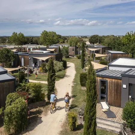 5p 2bdrms Aircon Camping