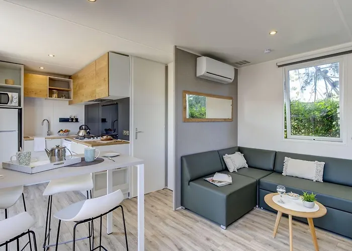 5p 2bdrms Aircon Camping